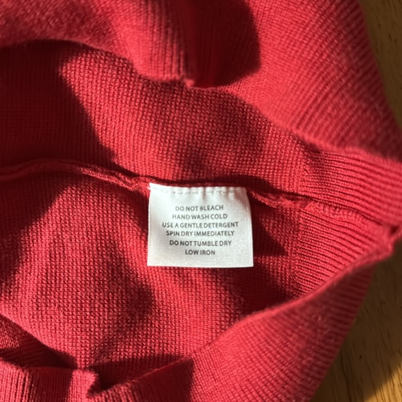 Short Sleeved Red Knit Top - Picture 6 of 6